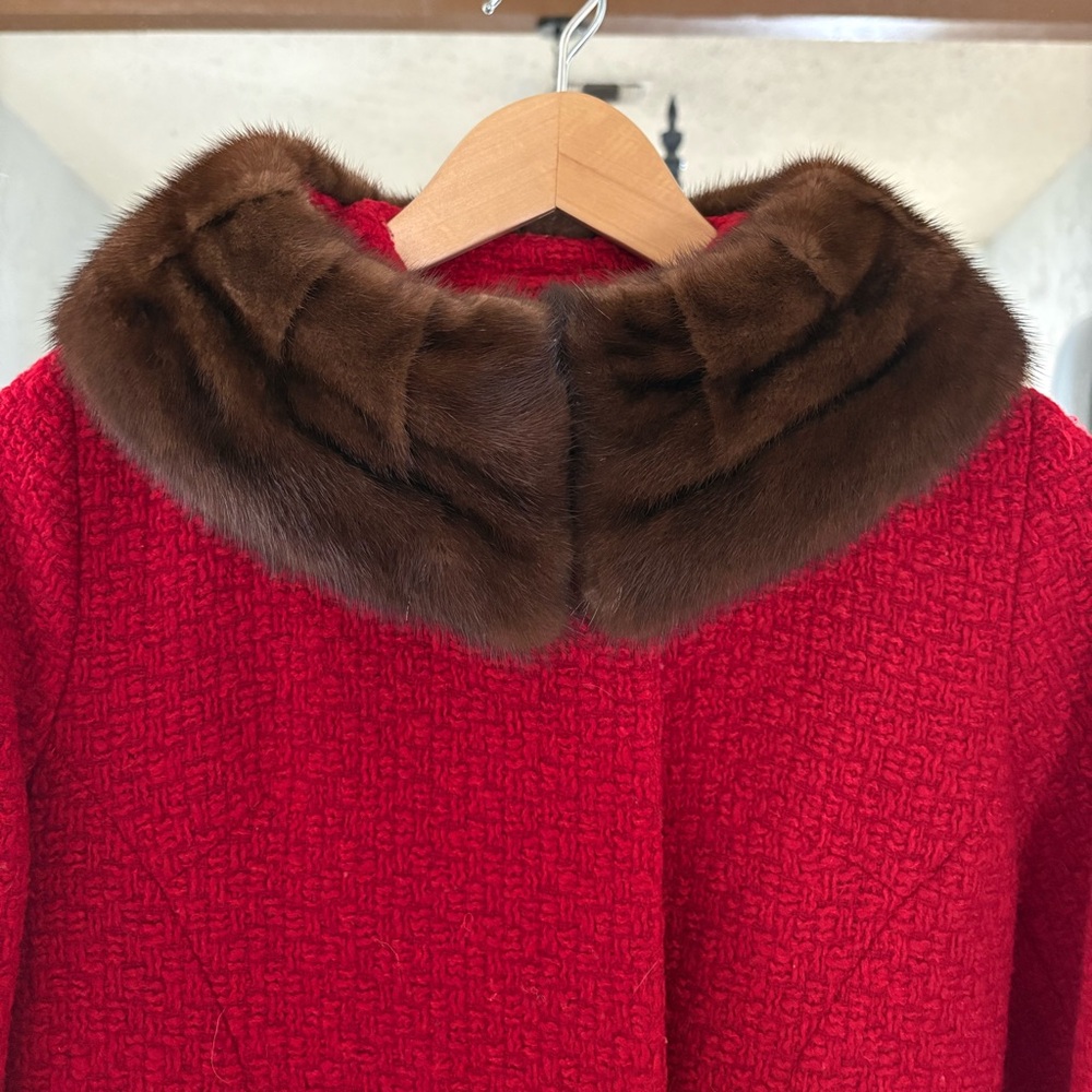 Elegant 1950’s-60’s Vintage Coat with Deep Brown Mink Collar - Picture 4 of 7